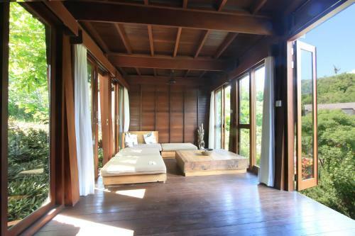 Villa Trevally