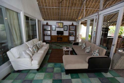 Villa Waru