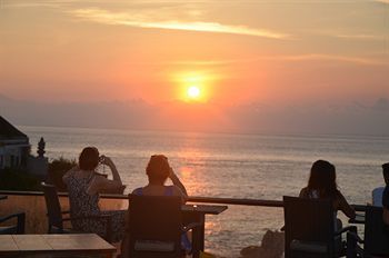 Sunset Coin Lembongan