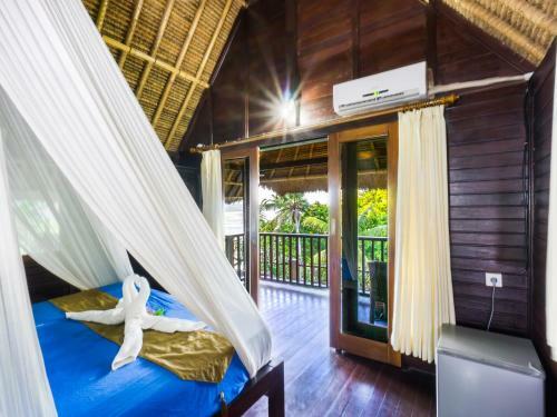 Song Lambung Beach Huts