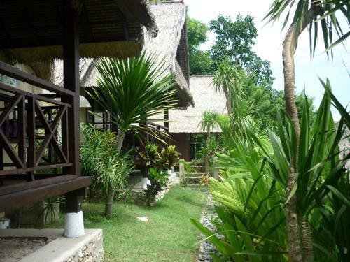 Song Lambung Beach Huts