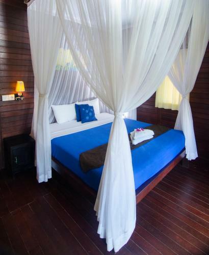 Song Lambung Beach Huts