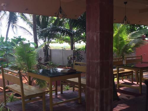Kizhunnarocks Beach Resort
