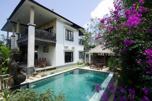 Hostal Padang Padang Surf Villa