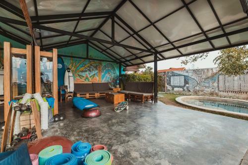 Hostal Big Brother Surf Inn