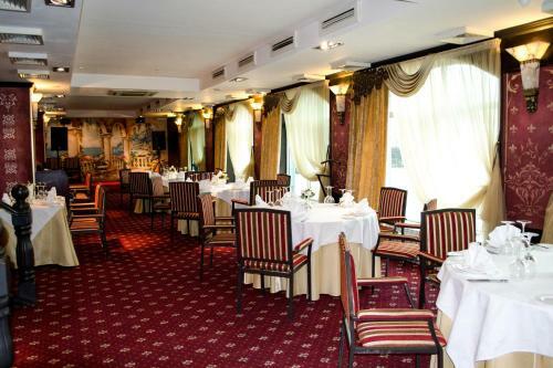Shiny River Hotel