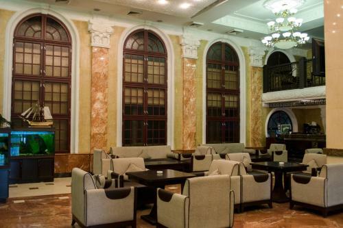 Shiny River Hotel