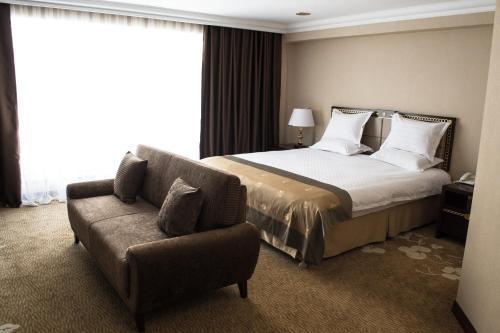 Shiny River Hotel