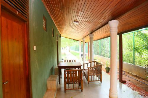 Hotel Rukmali Avanhala