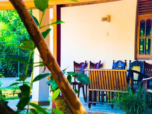 Hotel Rukmali Avanhala