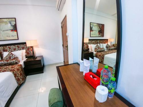 Hills Edge Hotel