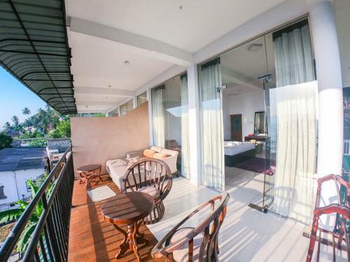 Hills Edge Hotel