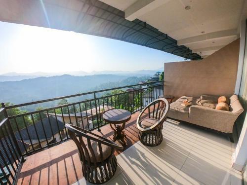 Hills Edge Hotel