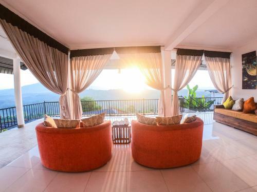 Hills Edge Hotel