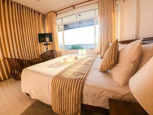 Hills Edge Hotel