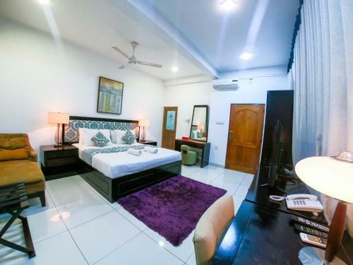Hills Edge Hotel