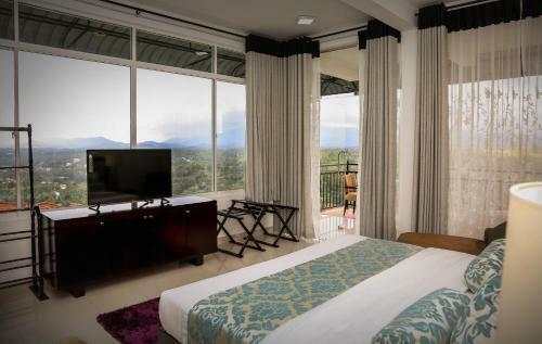 Hills Edge Hotel