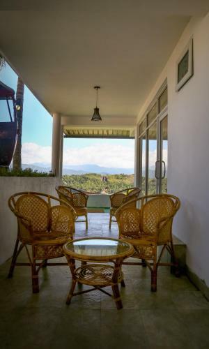 Hills Edge Hotel