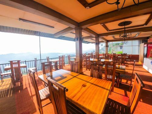 Hills Edge Hotel