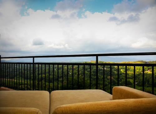 Hills Edge Hotel