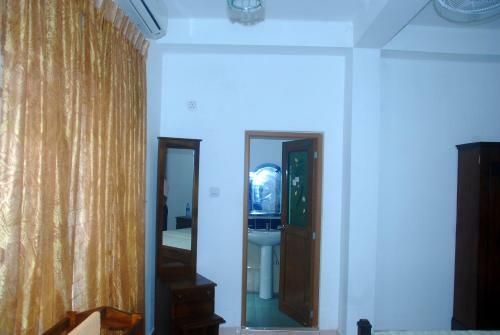 Hotel Elephant Lobby