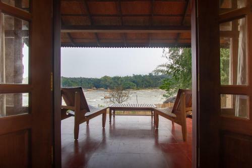 Hotel Quiet By The River- Cgh Earth