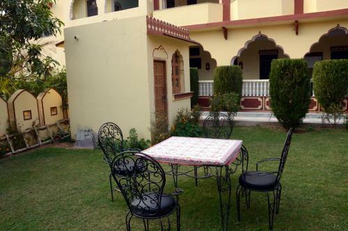 Hotel Sajjan Bagh