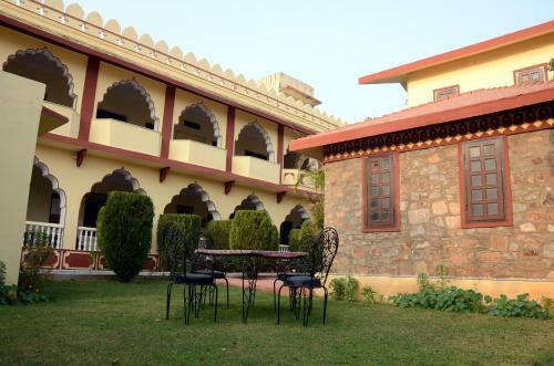 Hotel Sajjan Bagh