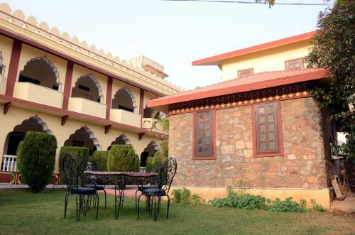 Hotel Sajjan Bagh
