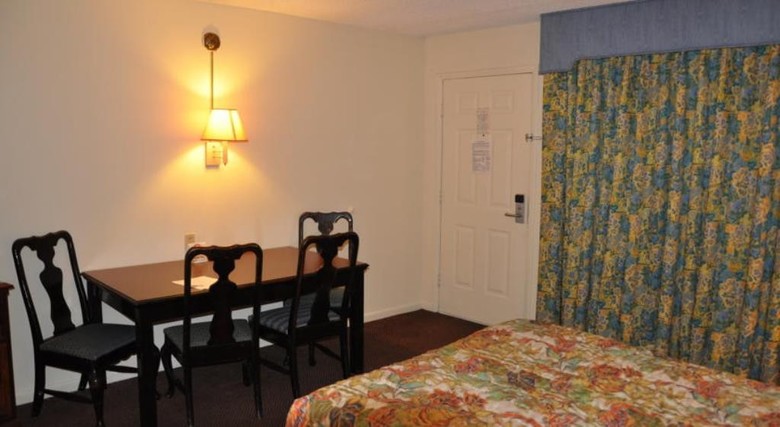 Hotel Howard Johnson Inn Lakefront