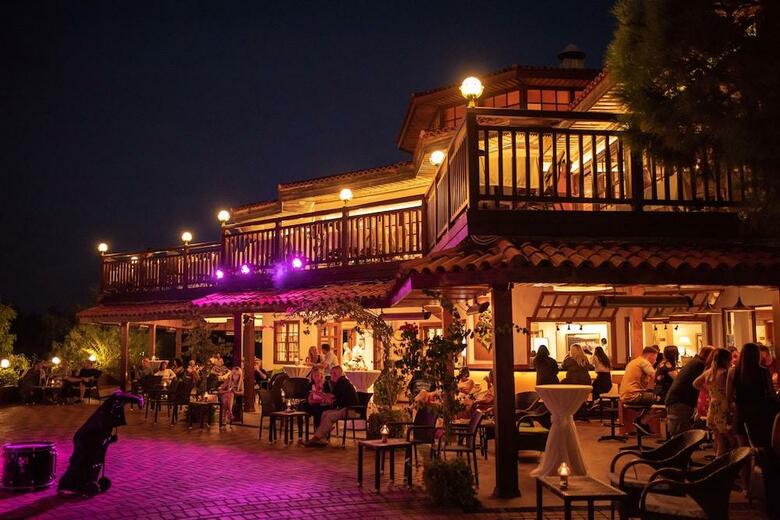 Hotel Montana Pine
