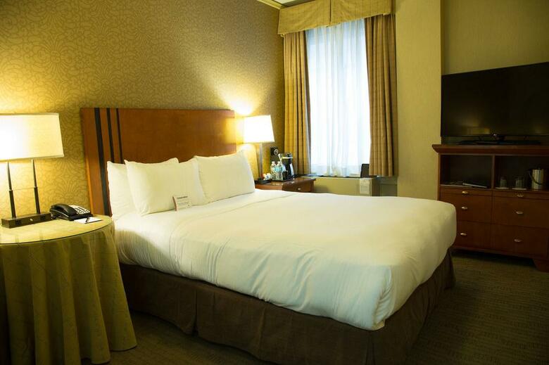 Executive Hotel Pacific