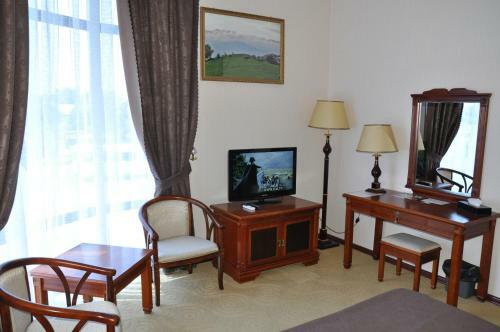 Firuz Hotel