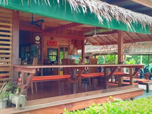 Hotel Suntisook Resort
