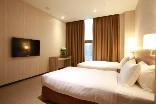 Highness Hotel