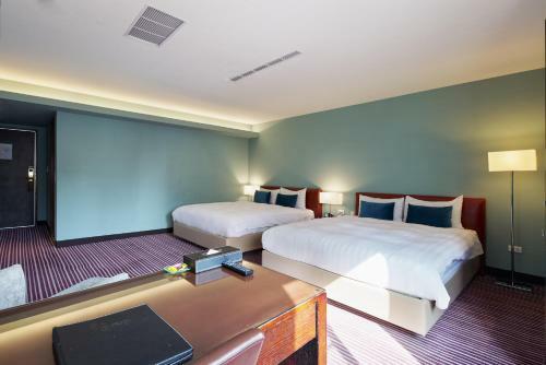 52 Hotel
