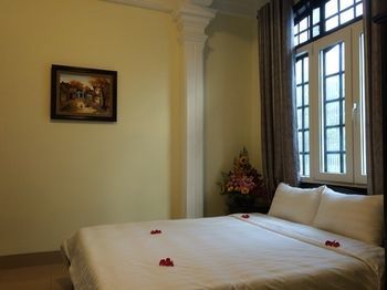 Jade Hotel