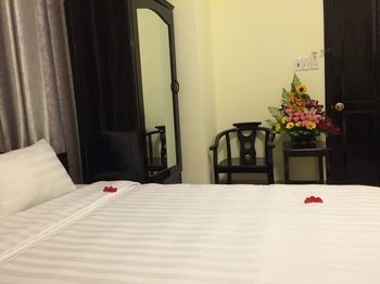 Jade Hotel