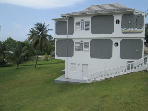 Hostal Paradise Inn