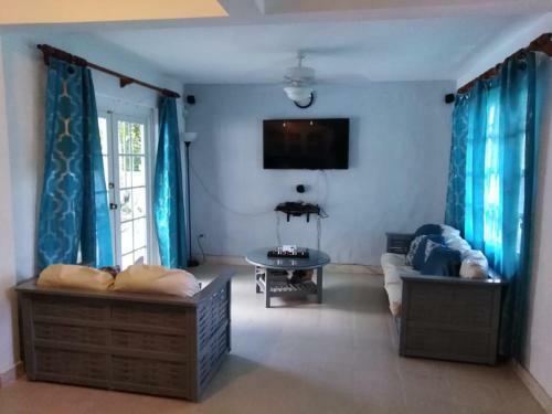 C & A Seashell Villa