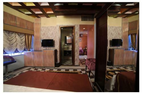 Apartamento Roomi Suites Hotel