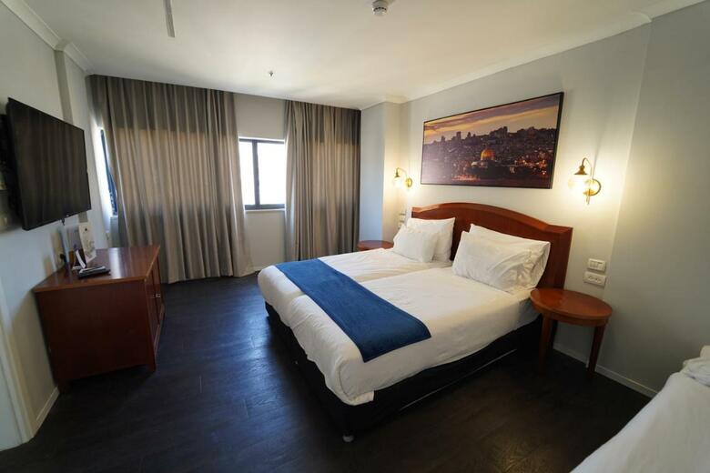 Shani Hotel