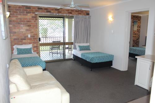 Sarina Beach Motel