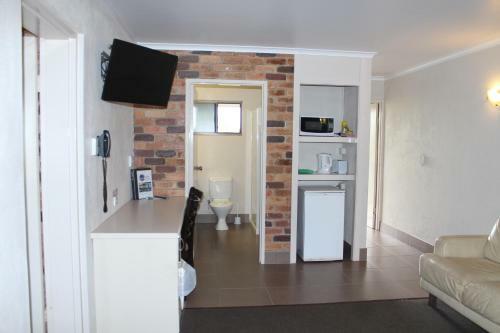 Sarina Beach Motel