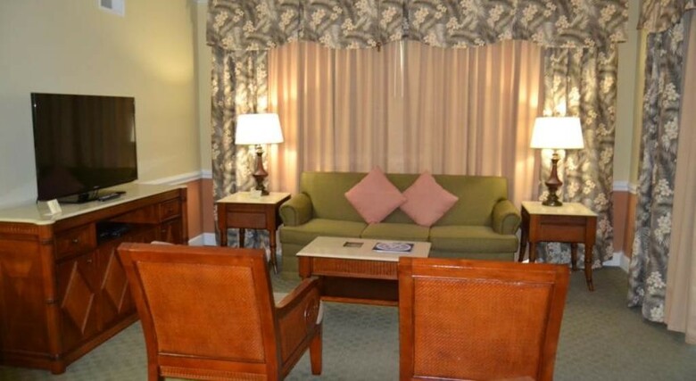 Hotel Cypress Pointe Resort