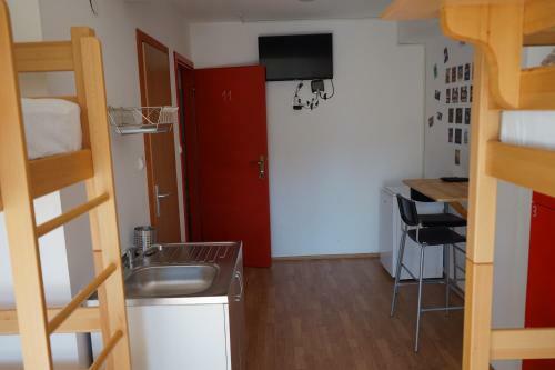 Hostel The Red Door