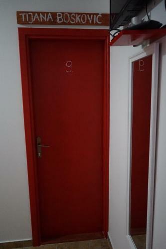 Hostel The Red Door