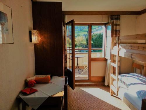 Bed & Breakfast Heidi-guesthouse-amden