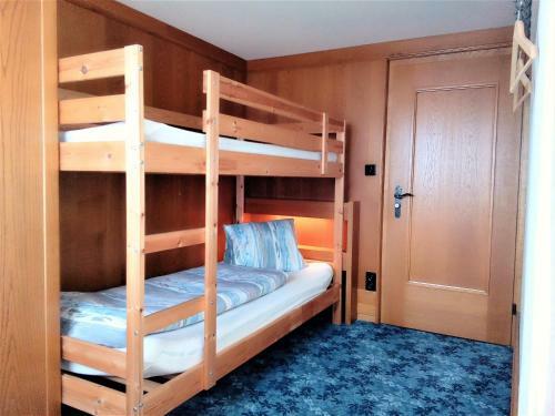 Bed & Breakfast Heidi-guesthouse-amden