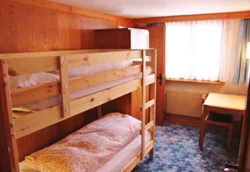 Bed & Breakfast Heidi-guesthouse-amden